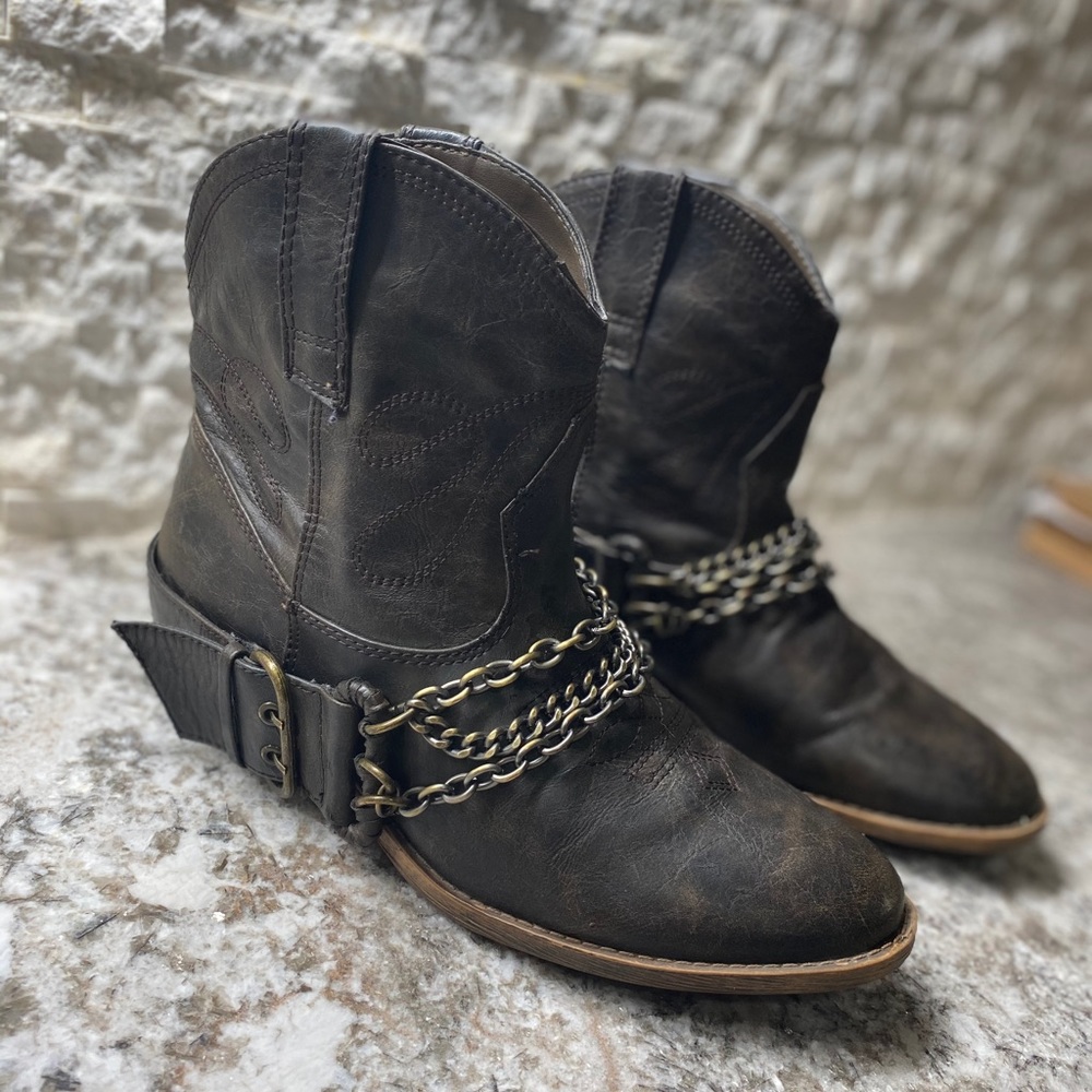 Candie’s Cowboy Ankle boots